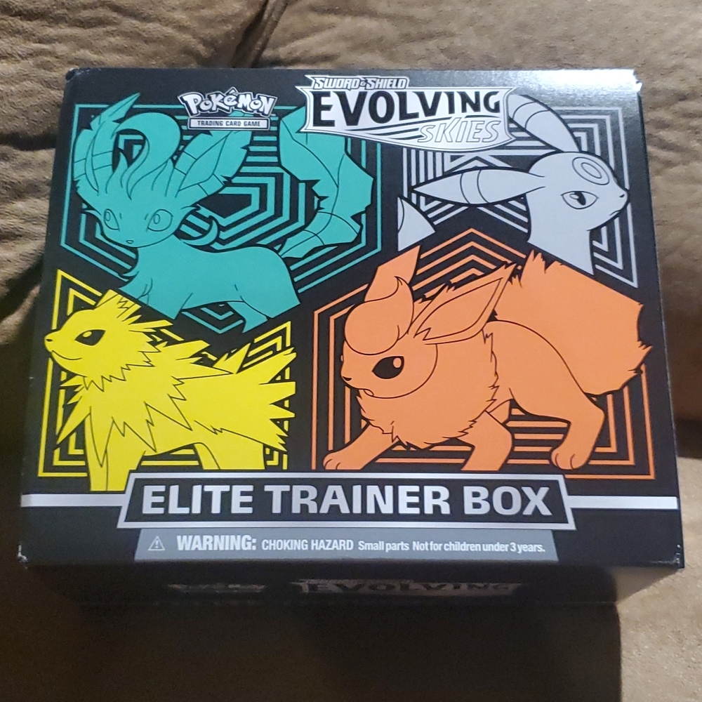 Pokemon Evolving Skies (NO BOOSTER PACKS)